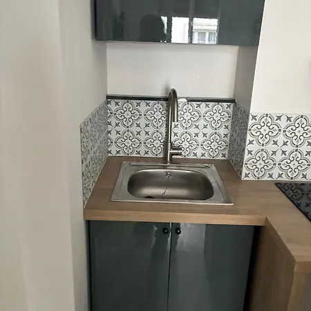 Cosy Renovated Little Nest In Historic Montmartre