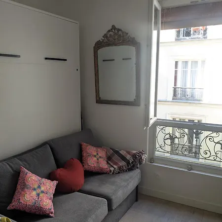 Cosy Renovated Little Nest In Historic Montmartre Paris