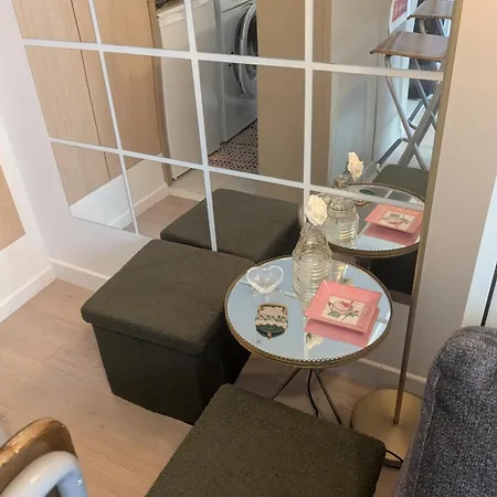 Séjour chez l'habitant Cosy Renovated Little Nest In Historic Montmartre *