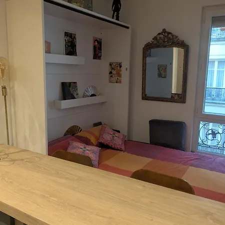 Cosy Renovated Little Nest In Historic Montmartre Paříž