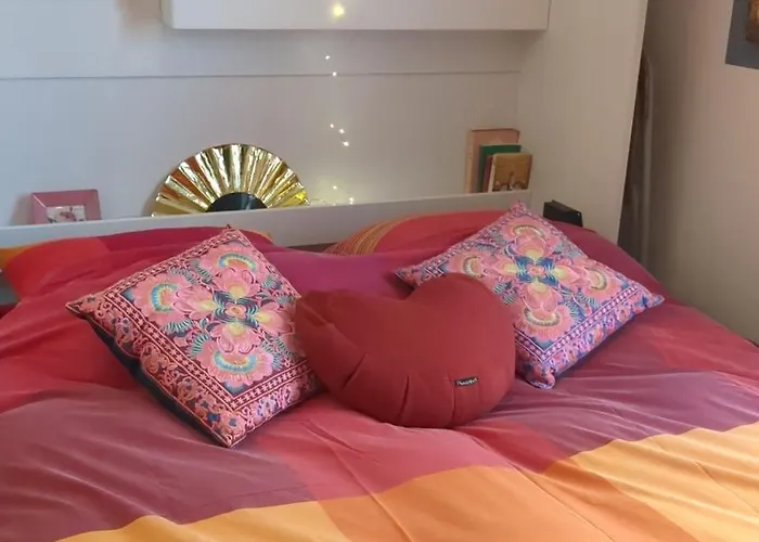 Cosy Renovated Little Nest In Historic Montmartre Ubytování v soukromí *