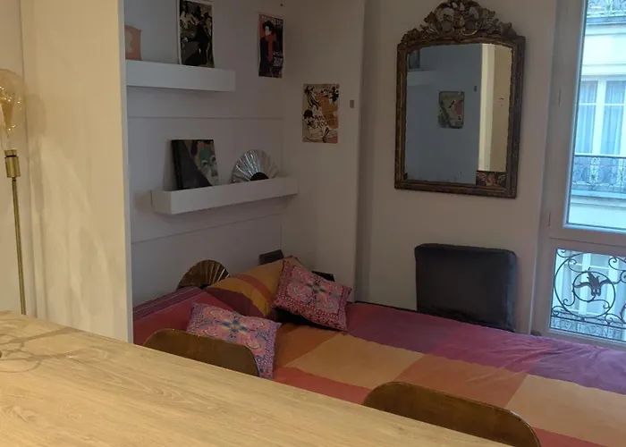 Cosy Renovated Little Nest In Historic Montmartre Paříž